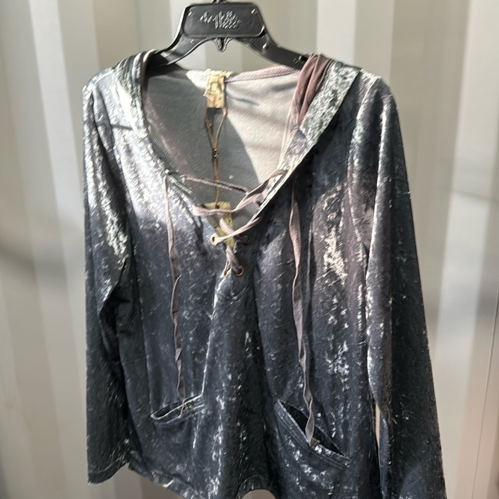 Nwt  gimmicks Buckle velvet hoodie